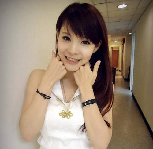 孟子73代子孫 孟慶而 聽妳唱歌讓我想起了以前的國文老師…