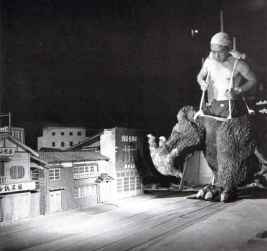 日本元祖怪獸《哥吉拉》 幕後照片大公開