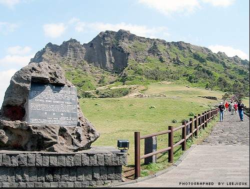濟州島《日出峰》鬼影重重,小心有人在你後面~~ 濟州島《日出峰》鬼影重重,小心有人在你後面~~