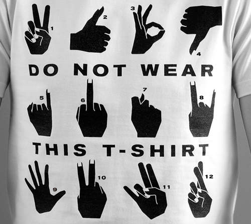 這樣的T-Shirt還是不要隨便穿出國吧! 這樣的T-Shirt還是不要隨便穿出國吧!
