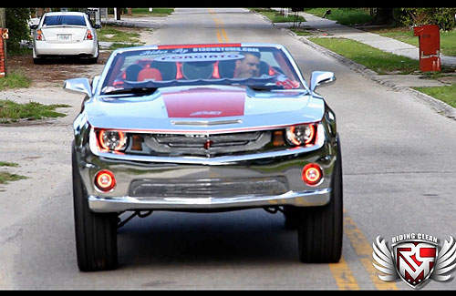 大黃蜂再變形~這回長高變閃還生出了喇叭和螢幕!(暈) 大黃蜂再變形~這回長高變閃還生出了喇叭和螢幕!(暈)