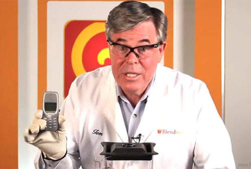 當史上最強神器Nokia 3310遇到終極攪拌機 最後笑的又會是誰呢!?(都幾) 當史上最強神器Nokia 3310遇到終極攪拌機 最後笑的又會是誰呢!?(都幾)