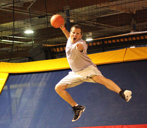 蹦床躲避球 不只侷限在地面上的刺激空中戰鬥