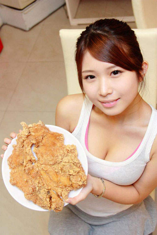 爆料雞排妹 鄭佳甄(Ili)  請問一份雞排+真奶怎麼賣！？