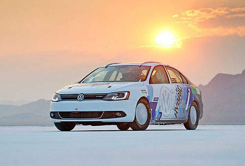 Hybrid車車能跑多快?看VW Jetta用破紀錄告訴你! Hybrid車車能跑多快?看VW Jetta用破紀錄告訴你!