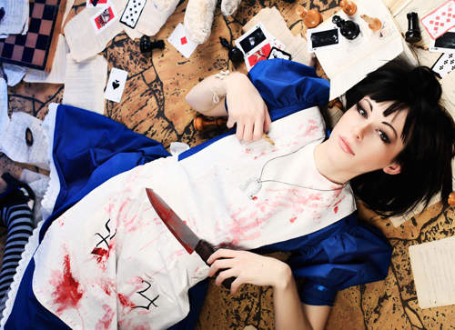 《血腥愛麗絲》真人版的愛麗絲驚魂記～