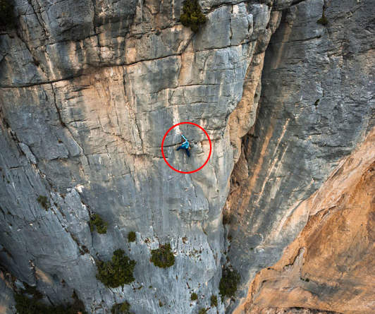 超級蜘蛛人 徒手攀岩不用蜘蛛絲！