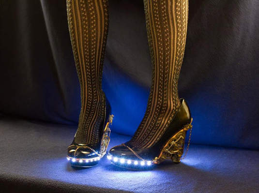 《 LED 高跟鞋》照亮你照亮我順便照亮回家的路~ 《 LED 高跟鞋》照亮你照亮我順便照亮回家的路~