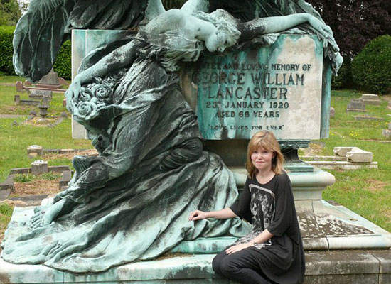 真的有《墳墓獵人》想不想兼差一下啊?  真的有《墳墓獵人》想不想兼差一下啊?