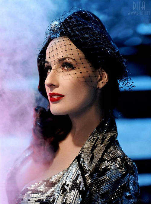 黛塔范緹思(Dita Von Teese) 集古典與美麗於一身的脫衣舞孃