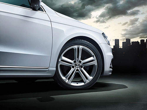 不只能當乖乖牌!VW發表Passat R-Line套件~♥ 不只能當乖乖牌!VW發表Passat R-Line套件~♥