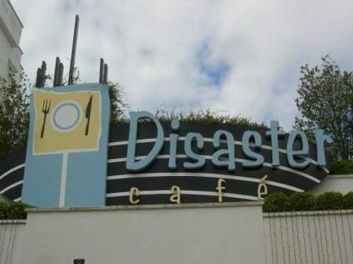 西班牙《地震咖啡廳》 邊搖邊吃不會暈嗎@@"