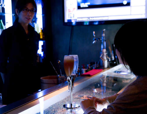 《偵探酒吧》抓猴前先來喝一杯吧！（誤）