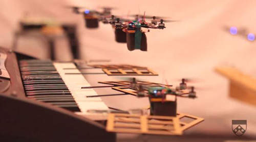 《迷你飛行器》又重出江湖啦 這次換彈電影007主題曲給你聽！