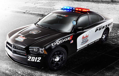 警車開上賽車場(驚)！難道是要來開單嗎？=.=a