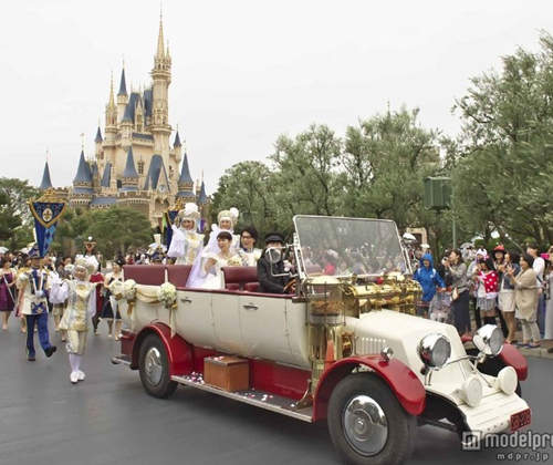 《迪士尼婚禮》第一對在東京迪士尼樂園舉辦婚禮的情侶誕生♥ 《迪士尼婚禮》第一對在東京迪士尼樂園舉辦婚禮的情侶誕生♥