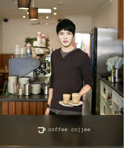 金在中咖啡廳coffee cojjee  可以來一杯在中嗎＞／／＜