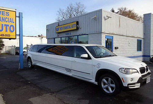 到底能塞幾個人?加長型BMW X5根本就是超豪華小巴了(無誤) 到底能塞幾個人?加長型BMW X5根本就是超豪華小巴了(無誤)