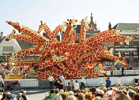 荷蘭怪異花車大遊行 連花車都跟別人不一樣 荷蘭怪異花車大遊行 連花車都跟別人不一樣