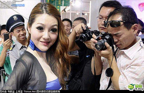 昆明泛亞國際車展超火熱!可是這樣拍照真的沒問題嗎? 昆明泛亞國際車展超火熱!可是這樣拍照真的沒問題嗎?