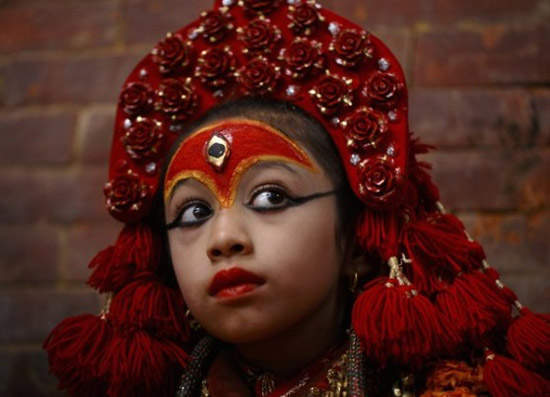 尼泊爾《活女神》出巡 有神快拜 尼泊爾《活女神》出巡 有神快拜