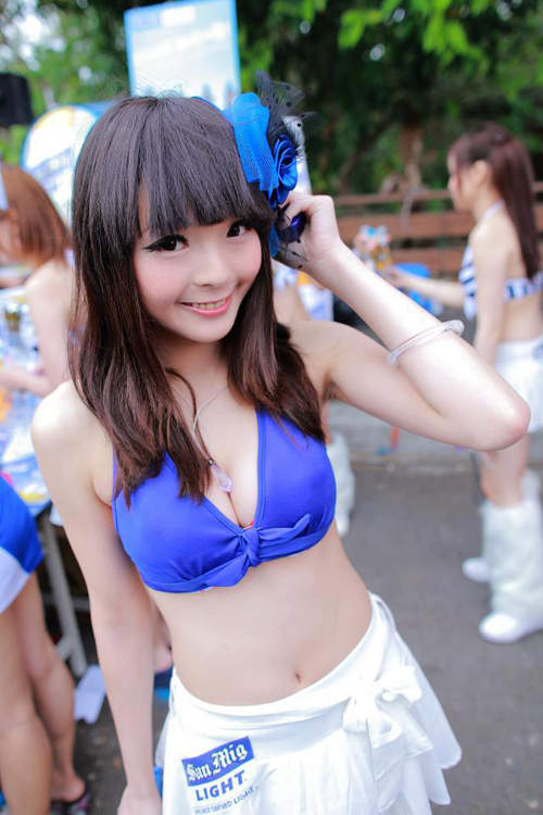 瘦身甜心 小豬(黃琪雯)  想腰瘦~看著她的影片一起做嚕 瘦身甜心 小豬(黃琪雯)  想腰瘦~看著她的影片一起做嚕