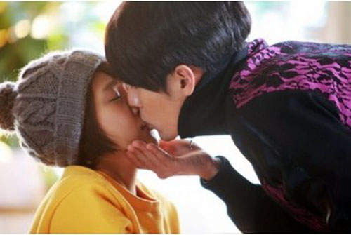 女生最想要的親親姿勢~男生好像都不懂╯3╰``