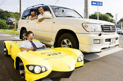 《世界最低車車》塞車的時候可以從下面鑽過去嗎?(誤) 《世界最低車車》塞車的時候可以從下面鑽過去嗎?(誤)