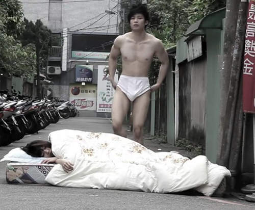 猛男當街愛愛秀 這樣的場景沒有問題嗎? 猛男當街愛愛秀 這樣的場景沒有問題嗎?