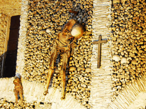 葡萄牙《人骨教堂》驚悚度破表～～嚇！