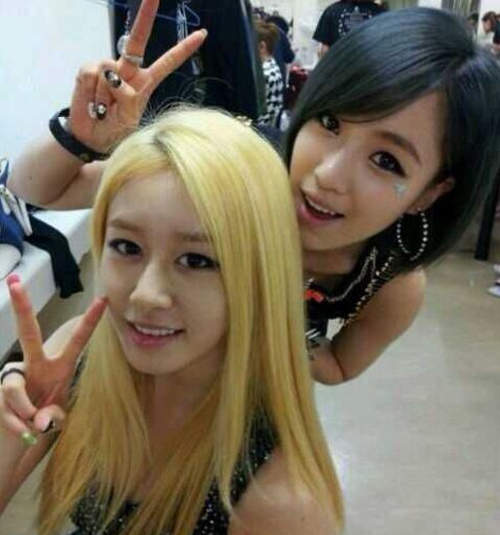 直擊藝人休息室《智妍》不工作時也很忙 直擊藝人休息室《智妍》不工作時也很忙