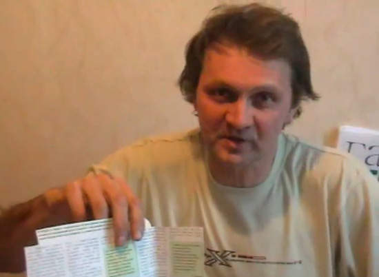 俄羅斯《吃報紙記者》把自己的錯誤預測文給吃掉了......Σ(゚﹁゚;)  俄羅斯《吃報紙記者》把自己的錯誤預測文給吃掉了......Σ(゚﹁゚;)