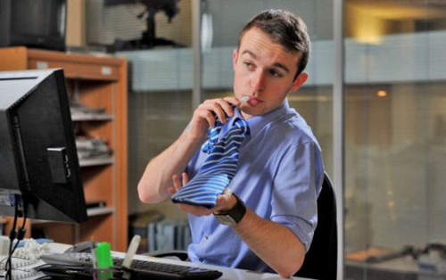 《領帶飲料罐》讓你開會時也不怕口渴～