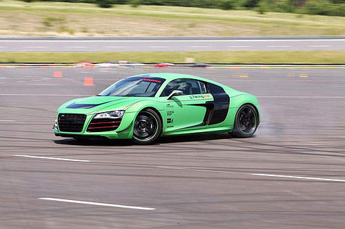 週末的大玩具~Racing One改造Audi R8 V10! 週末的大玩具~Racing One改造Audi R8 V10!