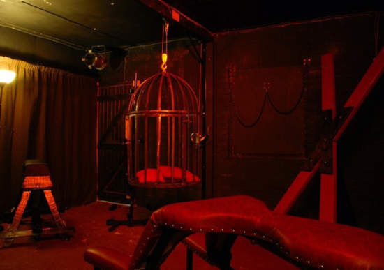 你～想知道性愛俱樂部裡面長怎樣嗎～？