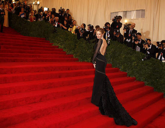 《MET GALA 2012》大明星齊聚的時尚盛會