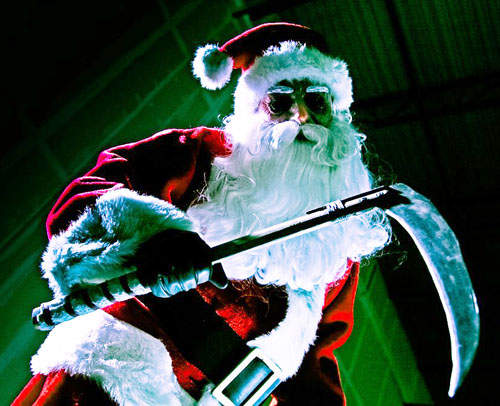 電影：獵殺平安夜(Silent Night) 這就是染血的恐怖紅衣由來嘛？