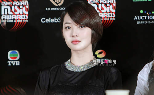 《F(X) Sulli》可愛感升級為小女人的優雅感啦~ 《F(X) Sulli》可愛感升級為小女人的優雅感啦~