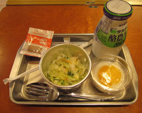 《營養午餐咖啡廳》重現昭和時期的小學營養午餐