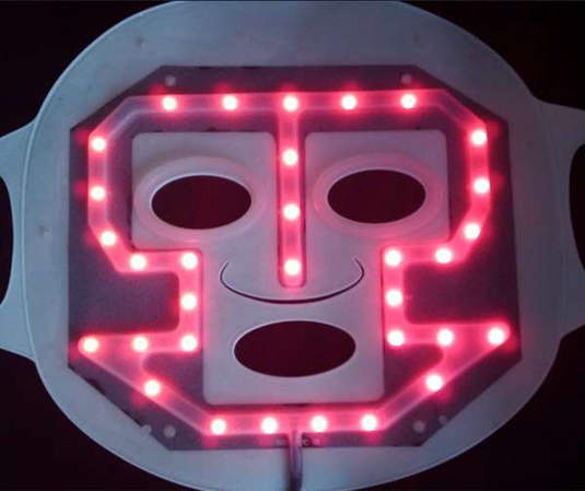 《 LED 面膜》只適合自己一個人在家的時候敷喔~! 《 LED 面膜》只適合自己一個人在家的時候敷喔~!