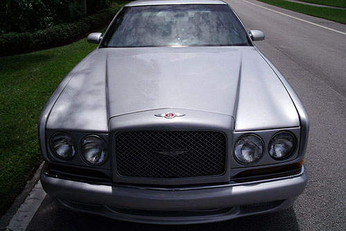 已經停產了的美國老車竟然也能變身賓利跑車?!(驚) 已經停產了的美國老車竟然也能變身賓利跑車?!(驚)