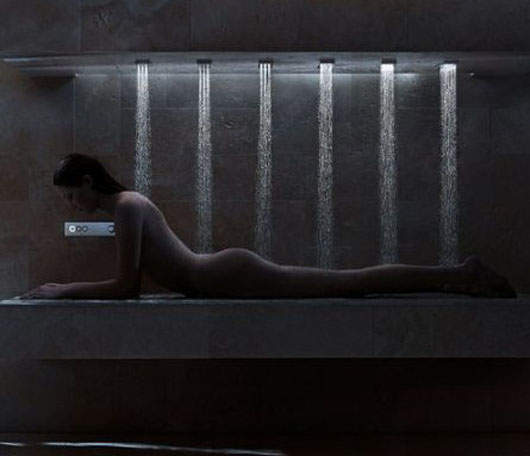 《卧式淋浴》把一天的疲勞通通消除