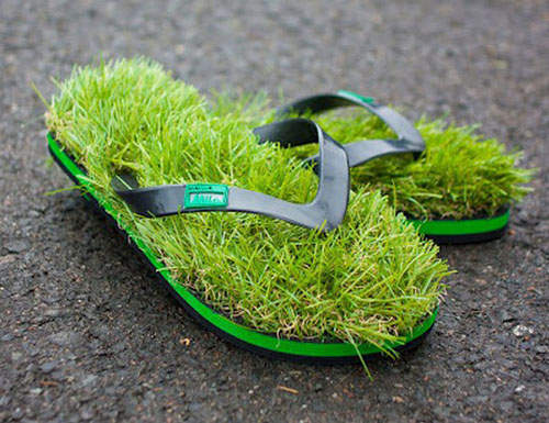 真實《草鞋》在腳上~走到哪都踩得到草喔