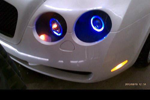 克萊斯勒再度變身賓利敞篷車！開著這輛車車要怎麼低調呢？