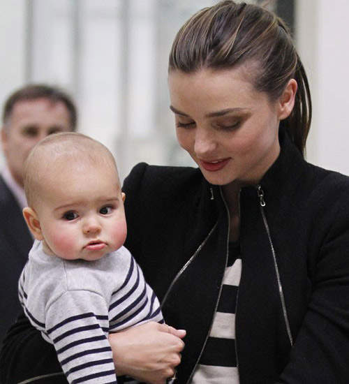 帥哥爸+名模媽＝超可愛小正太！