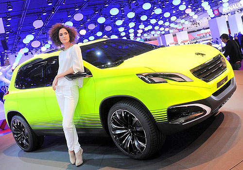 《Peugeot 2008概念車》跨界小獅王有了螢光新衣~ 《Peugeot 2008概念車》跨界小獅王有了螢光新衣~