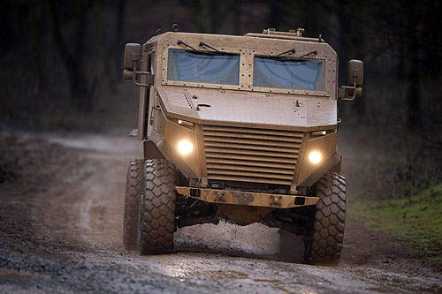 這次不比F1～來看看McLaren出力研發的裝甲車！