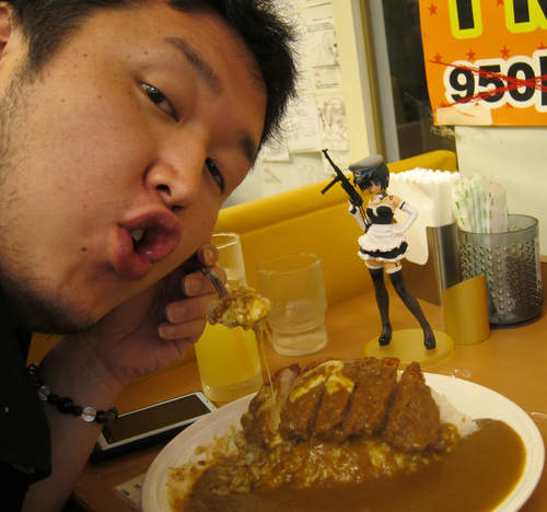 帶著「公仔女友／男友」用餐　再也不怕另一半餓肚子囉！