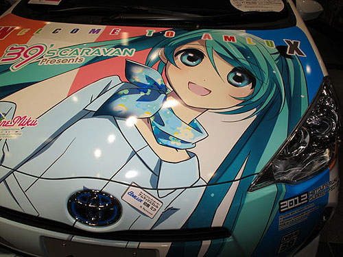 Toyota《初音痛車》亮相！真想開著這麼可愛的車車去兜風～♥