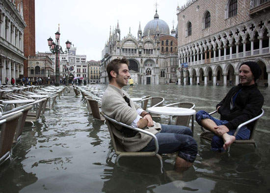 威尼斯又淹水了...希望有湯姆/艾斯巴古來幫他們~